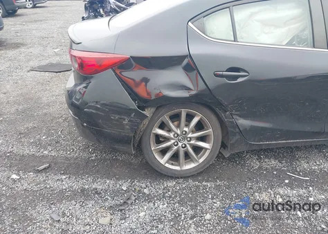 2018 Mazda Mazda3 Touring из США, поврежденный, VIN 3MZBN1V38JM233316